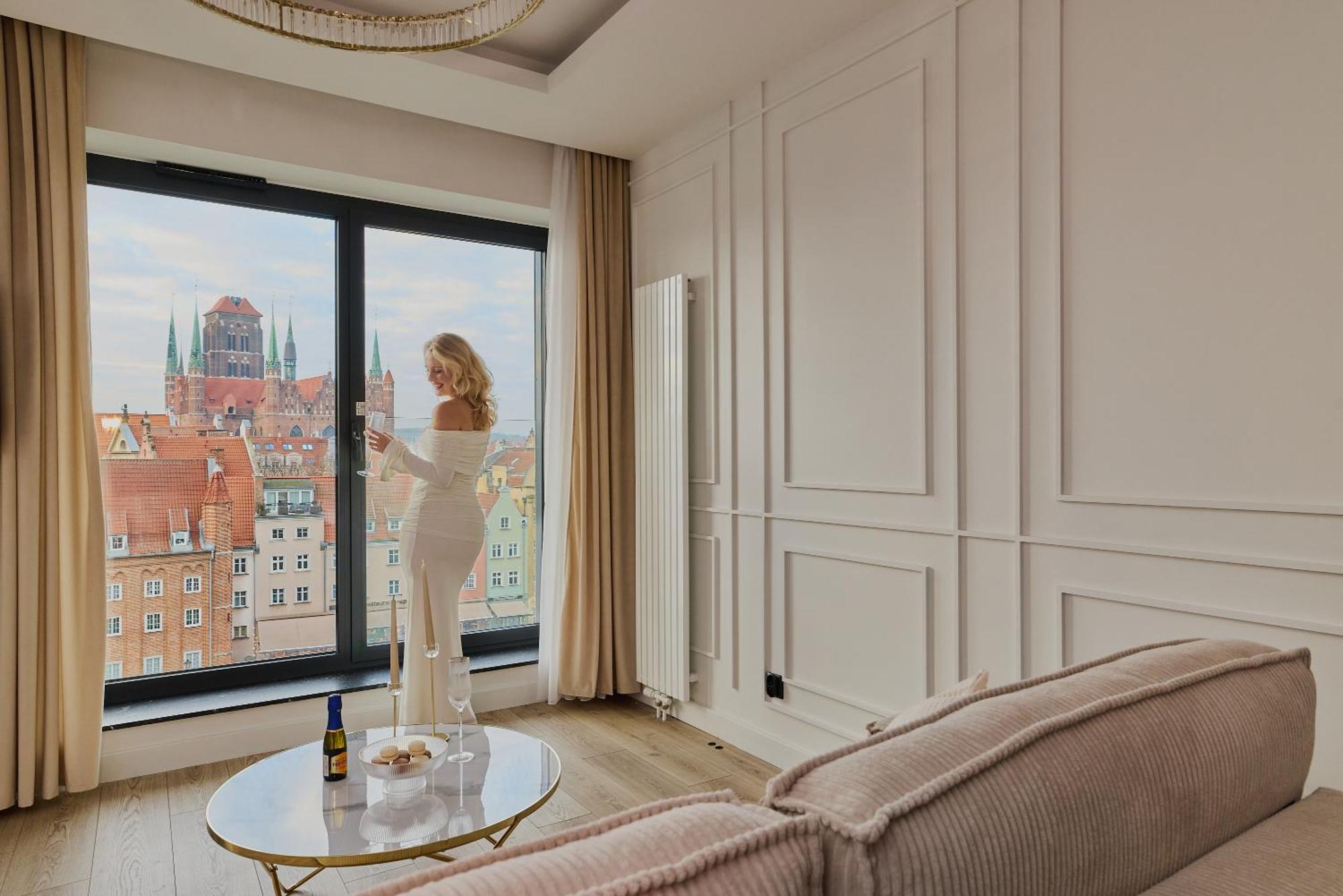 Deo Plaza Premium Suites & Riverside By Downtown Apartments, Gdansk
